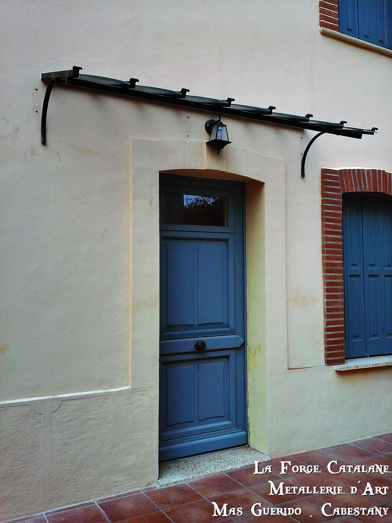 marquise fer classique verre armee festonnage forge catalane.jpg